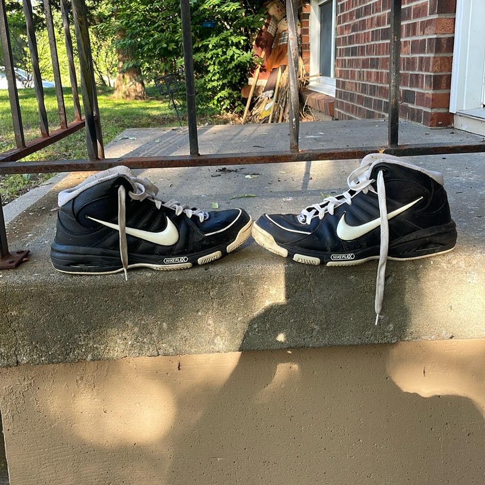 Nike 366167-011 Air Flex Black and White Basketball shoes size 12 in good cond